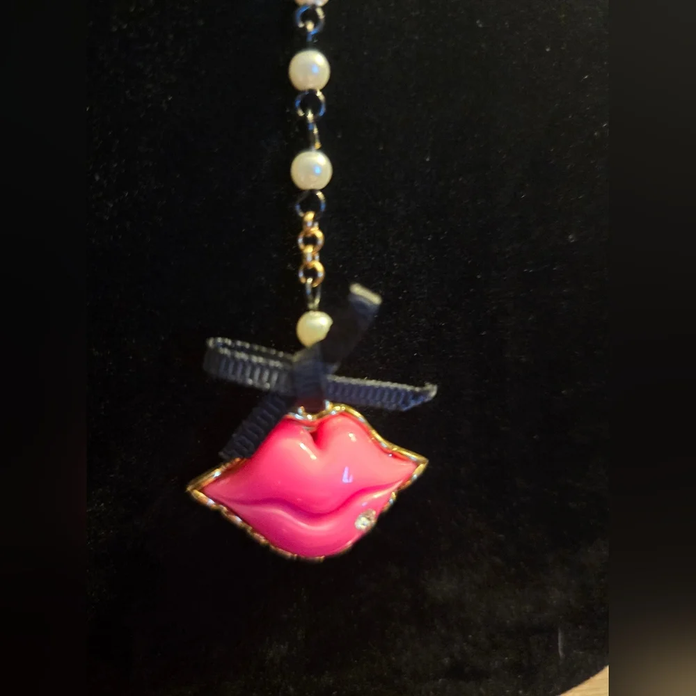 Betsey Johnson First Date Kiss Lips Necklace! Vintage NWT! - Picture 14 of 16